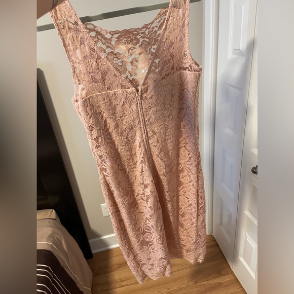 Lace dress - Picture 2 of 3